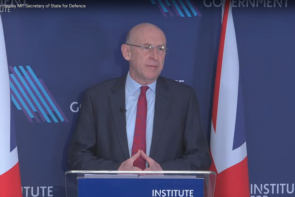 Londýn: Ozbrojené sily získajú právomoc zostreliť neznáme drony nad základňami