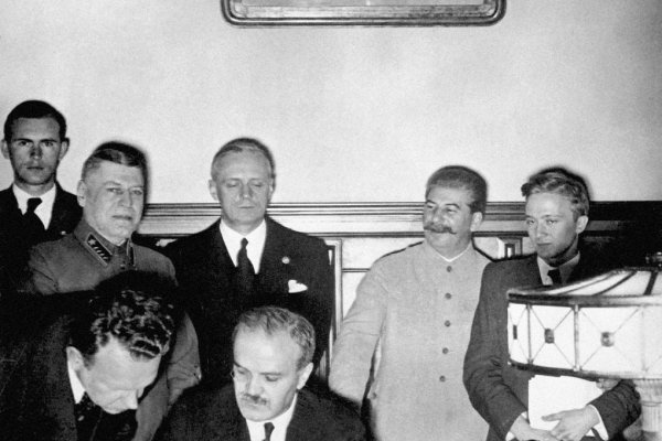 Historik Hruboň: Pomoc Sovietov nebola bratská a nezištná