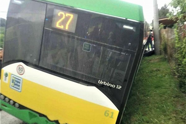 V Žiline havaroval autobus, na miesto smeruje vrtuľník