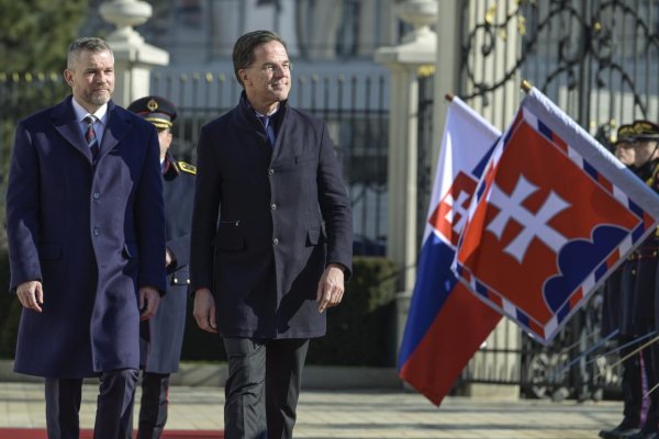 Únia by mala prispieť k mierovým rokovaniam vlastnými návrhmi, vyhlásil prezident po stretnutí so šéfom NATO