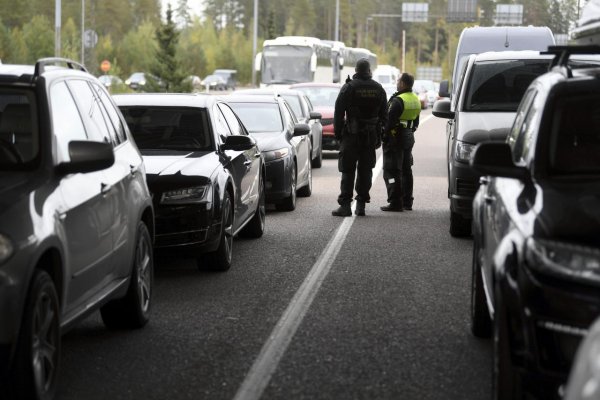 Fínsko stále hlási zhustenú premávku na hraniciach s Ruskom