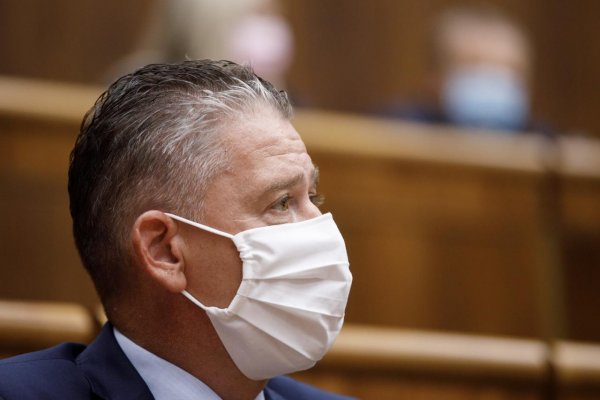 Poslanci odvolávanie Mikulca presunuli na utorok, neboli uznášaniaschopní