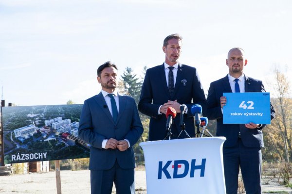 KDH: Pellegriniho zdvihnutý prst pri tendri na záchranky nebude mať žiaden vplyv na výsledok