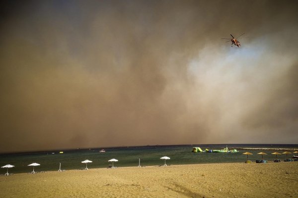 Slovenskí hasiči majú za sebou prvý deň v nasadení na gréckom ostrove Rodos