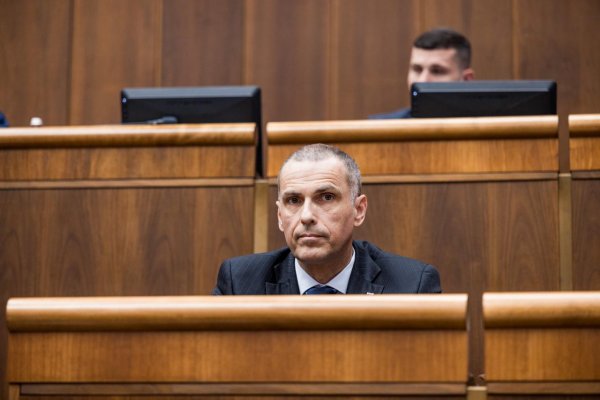 Prokurátorovi sa vyhrážali bombou v byte