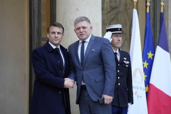 Štefan Hríb: Macron a Fico — vojna a mier?