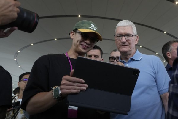 Hodnota spoločnosti Apple presiahla tri bilióny dolárov