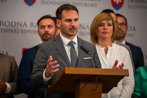 Krátkeho vylúčili z klubu Slovensko, Za ľudí, KÚ, Krajčího v ňom chcú nechať