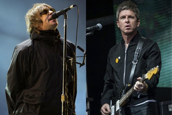 Britská rocková skupina Oasis sa vracia na scénu, ohlásila turné