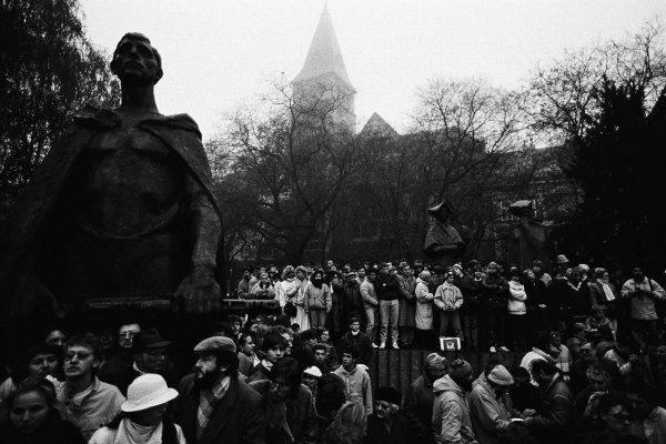 Téma .týždňa: 1989 - Ešte sme neskončili!