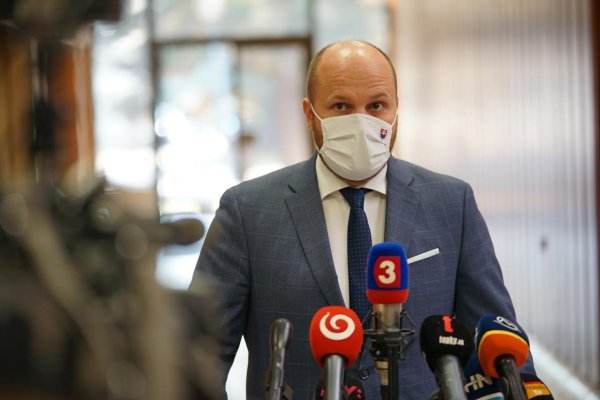 Minister obrany Jaroslav Naď mal pozitívny test na koronavírus
