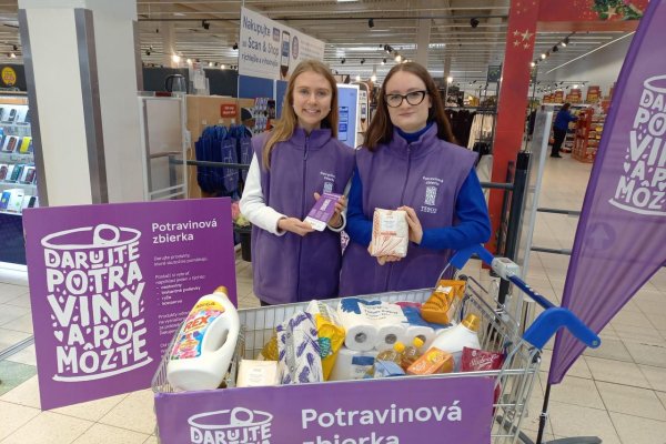 Krajšie Vianoce pre tisíce ľudí v núdzi: Tesco potravinová zbierka priniesla pomoc viac ako 200-tisíc eur