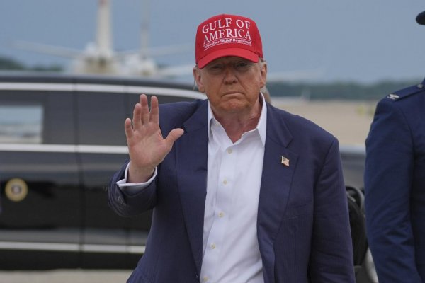 Zelenskyj zavolá Trumpovi k pozastaveniu dodávok zbraní a nákupu ďalších