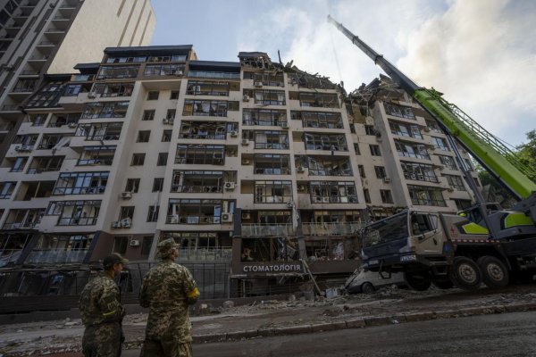 Kyjev stále nie je v bezpečí. Raketový útok ráno zasiahol deväťpodlažnú obytnú budovu