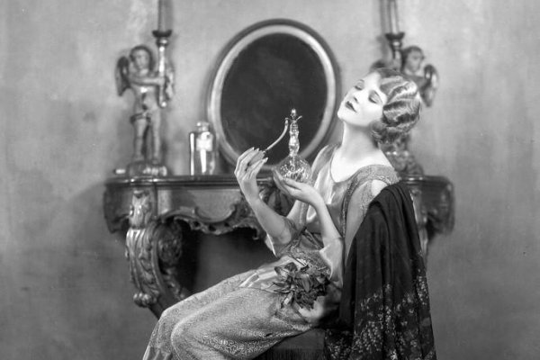 Vôňa, ktorá prežila dejiny: od starovekých rituálov po dnešné flakóny