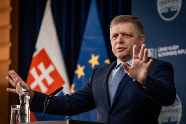 Robert Fico – vymývač mozgov alebo nenechajme si kaziť nedele