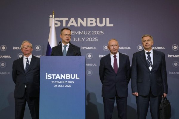 Rusko navrhlo Ukrajine prestávky v bojoch, Kyjev stretnutie prezidentov