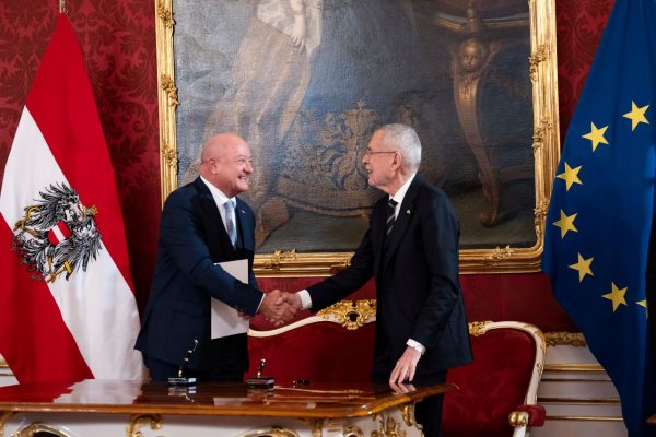 Rakúsko má po piatich mesiacoch novú vládu