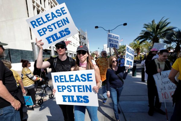 Epstein podľa demokratov v súkromných e-mailoch spomenul Trumpa