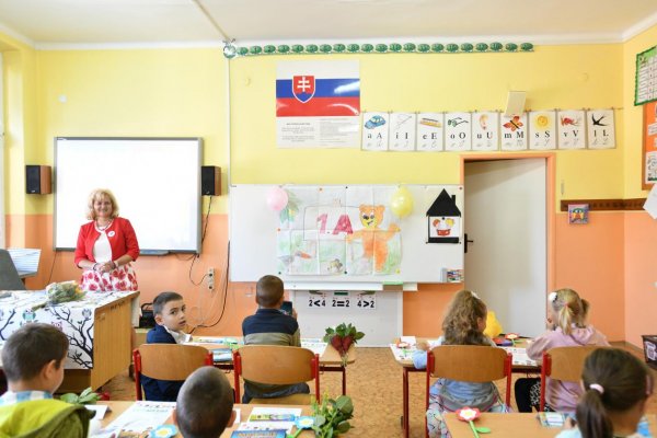 Vláda schválila návrh na zvýšenie platov zamestnancov v školstve