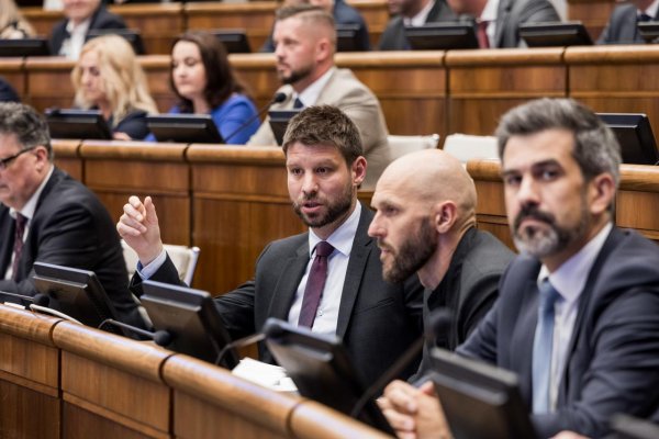 Šimečka: Fico žije celý život zo štátnych peňazí, nemá čo rozprávať o mojej matke