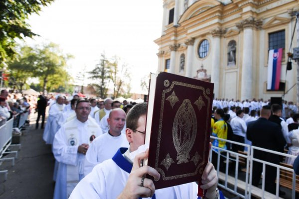 Rasizmus v kostolných laviciach – a čo ak  je to inak?