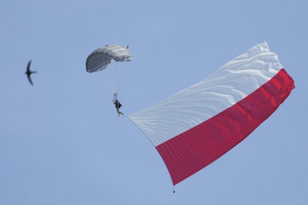 Poliaci chcú návrat povinnej vojenčiny, polovica by bránila krajinu vo vojne