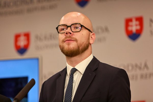 PS žiada mimoriadny výbor k tendru na záchranky, hovorí o netransparentnosti