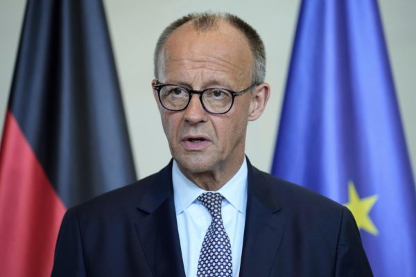 Putin by mal súhlasiť s ukončením vojny na Ukrajine, vyhlásil Merz