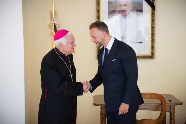 Šutaj Eštok: Ľudia by mali po vzore pápeža viac myslieť na dialóg ako na boj