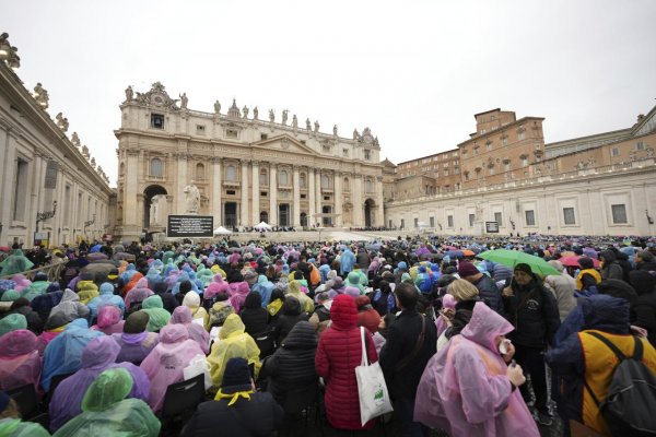 Pápeža Františka v nedeľu prepustia z nemocnice