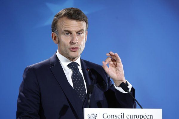 Macron prvýkrát od roku 2022 telefonoval s Putinom