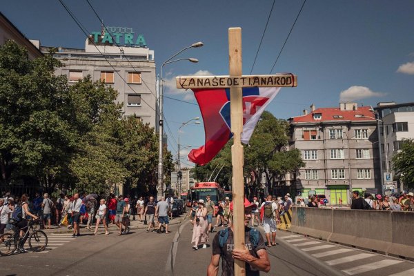 Z čoho pramení agresívna iracionalita davu?