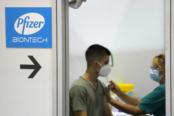 BioNTech/Pfizer skúma účinok svojej vakcíny proti novému variantu SARS-CoV-2