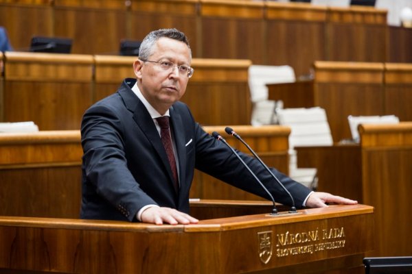 Návrh štátneho rozpočtu prešiel parlamentom, Slovensko čaká takmer šesťmiliardový deficit