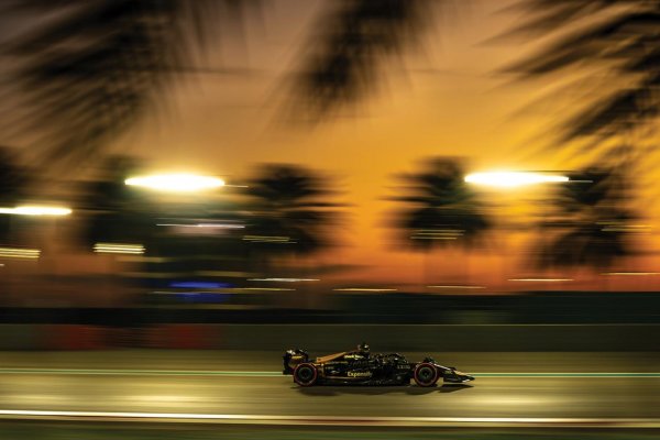 Filmy .týždňa: Brad Pitt preteká v F1 a James Bond je teploš