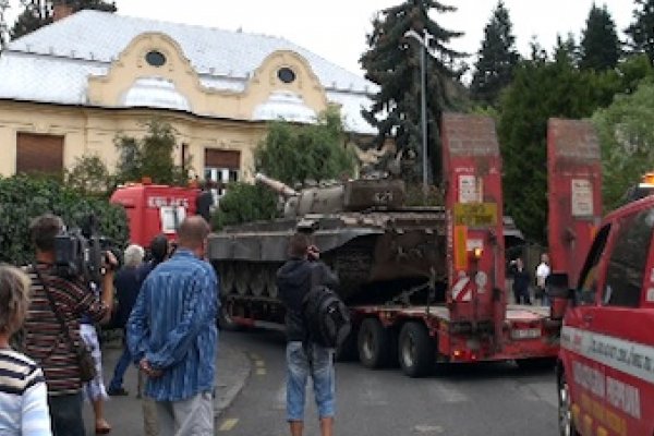 Na Biľaka mieril tank