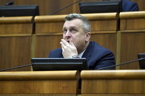 SNS vyzýva Blanára na blokovanie pôžičky Únie pre Ukrajinu