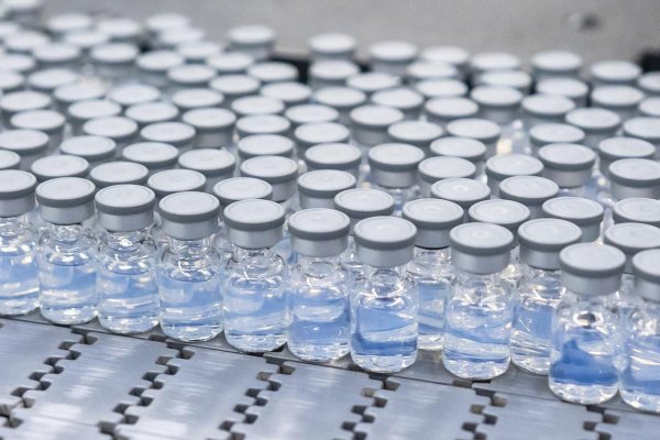 EMA schválila dve vakcíny proti koronavírusovému variantu omikron