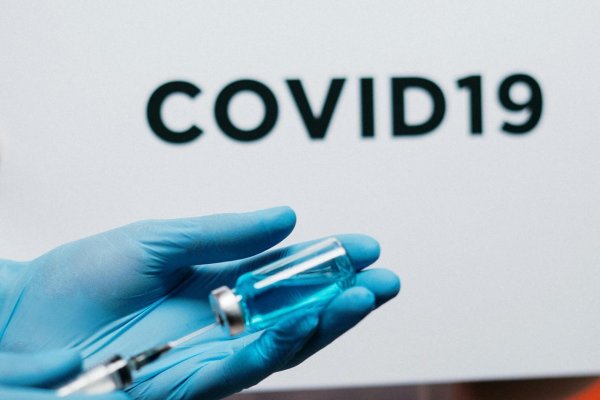 SAV: Analyzované mRNA vakcíny obsahujú len schválené zložky – čo to znamená podľa Juraja Petroviča?