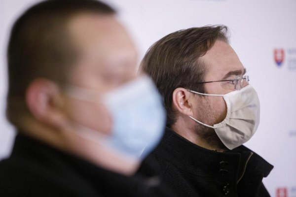 Najviac prípadov covid-19 bolo počas ôsmeho týždňa medzi 40 až 49-ročnými