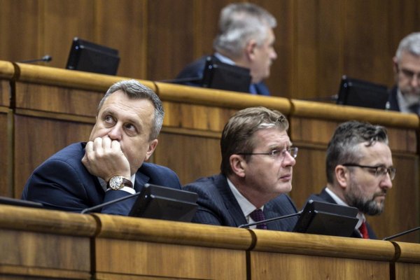 Opozícia sa dnes o 17:00 na mimoriadnej schôdzi pokúsi odvolať Andreja Danka