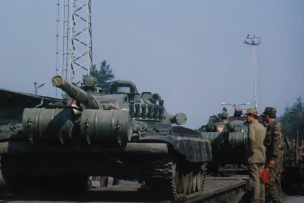 Sovieti sa odsunom cítili urazení. Zabralo aj varovanie, že budú musieť bývať na poli