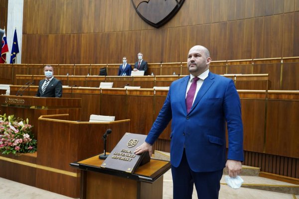 Pčolinský zo Sme rodina nevidí dôvod na odvolanie Kolíkovej, všetky otázky podľa neho zodpovedala