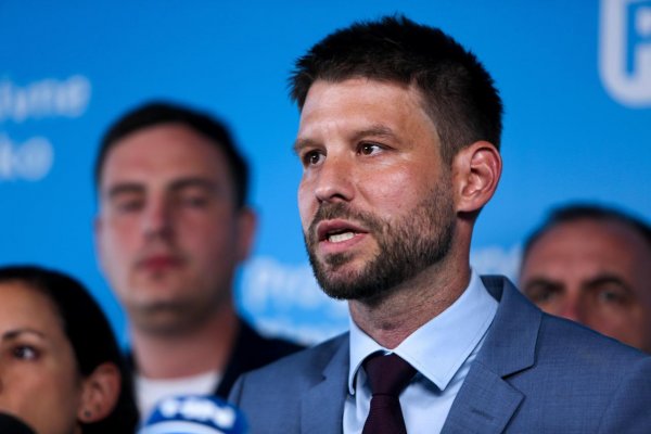 Šimečka radí premiérovi Ficovi, aby si založil podcast, podľa neho súčasnú situáciu neustále len komentuje a neponúka riešenie