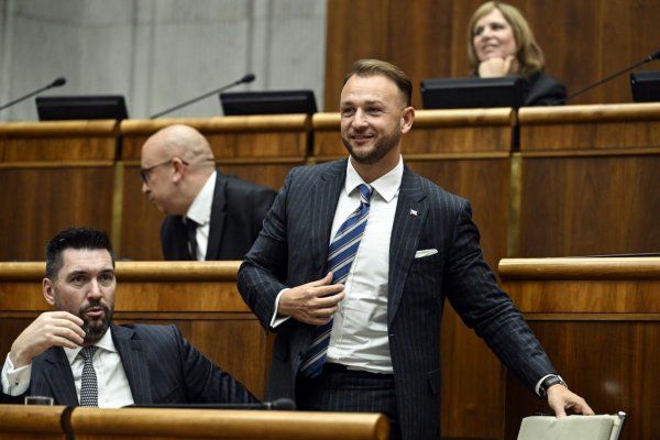 Parlament má o odvolávaní Šutaja Eštoka rokovať až vo februári