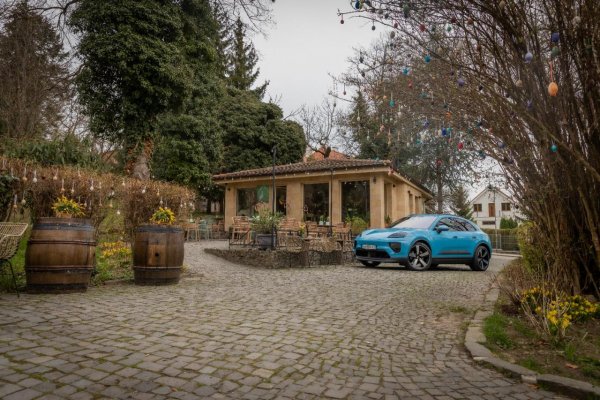 Bojnice po novom: Zámocká kaviareň a elektrický MACAN menia tradíciu