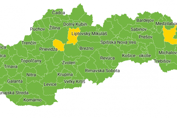 Od pondelka budú žlté už iba okresy Humenné, Ružomberok a Turčianske Teplice