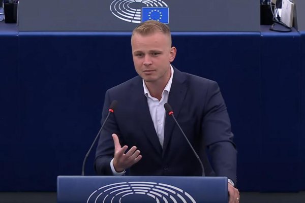 Mazurek v Europarlamente: Zastaviť vás, zbaviť sa vašej moci, to je prvý krok k obnoveniu európskej ekonomiky