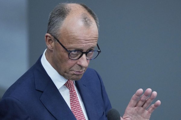 Nemecko zohrá v dohode o dodávkach zbraní pre Kyjev rozhodujúcu úlohu, uviedol Merz